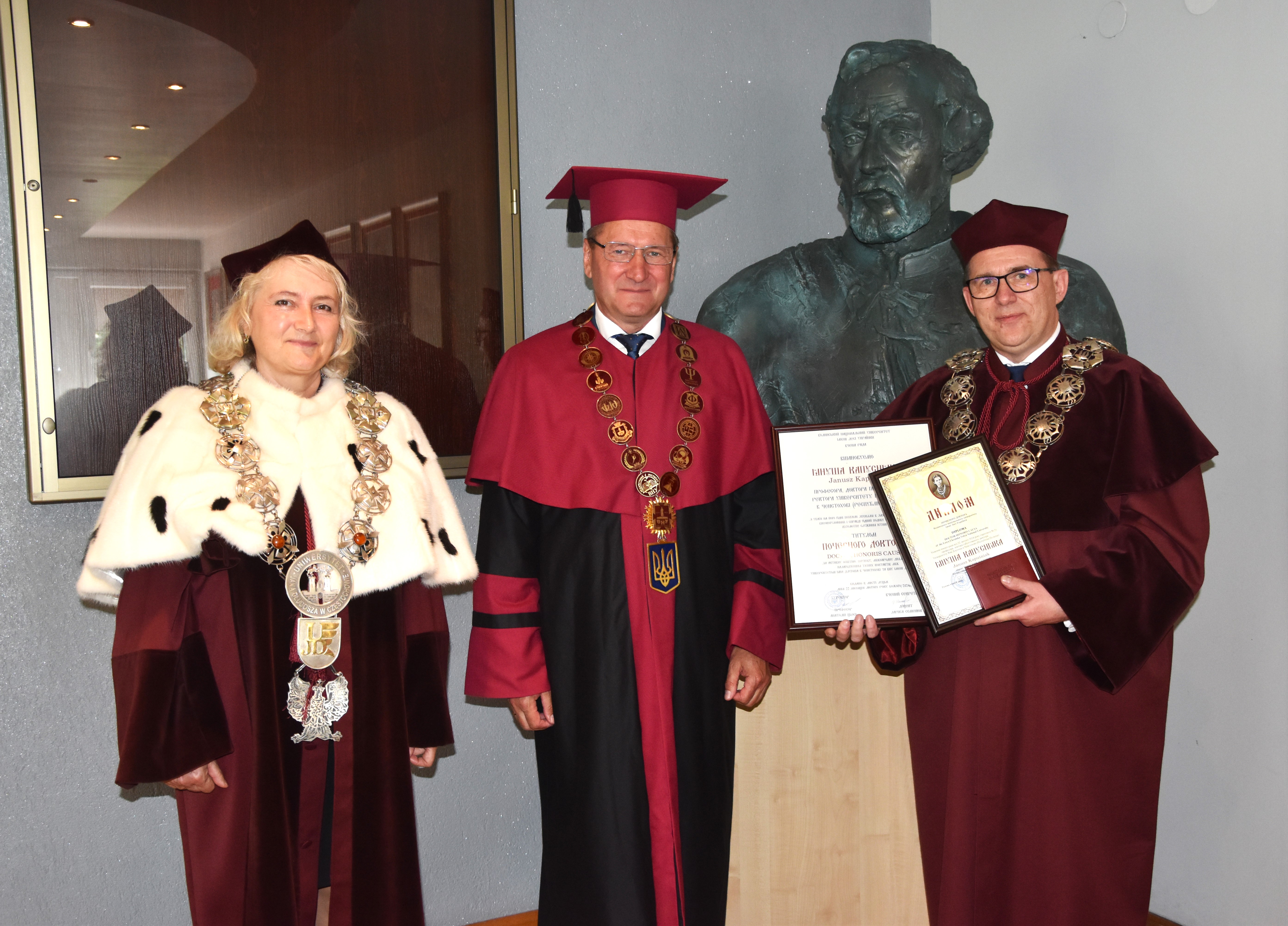 From the left: Rector of Jan Dlugosz University, prof. Anna Wypych-Gawrońska, Rector of the University of Volhynia, prof. Anatoli Tsos, Rector-elect prof. Janusz Kapuśniak