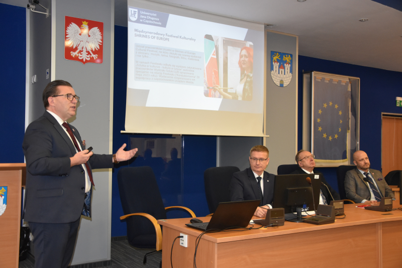 The session taking place in the Session Hall of the Częstochowa City Hall